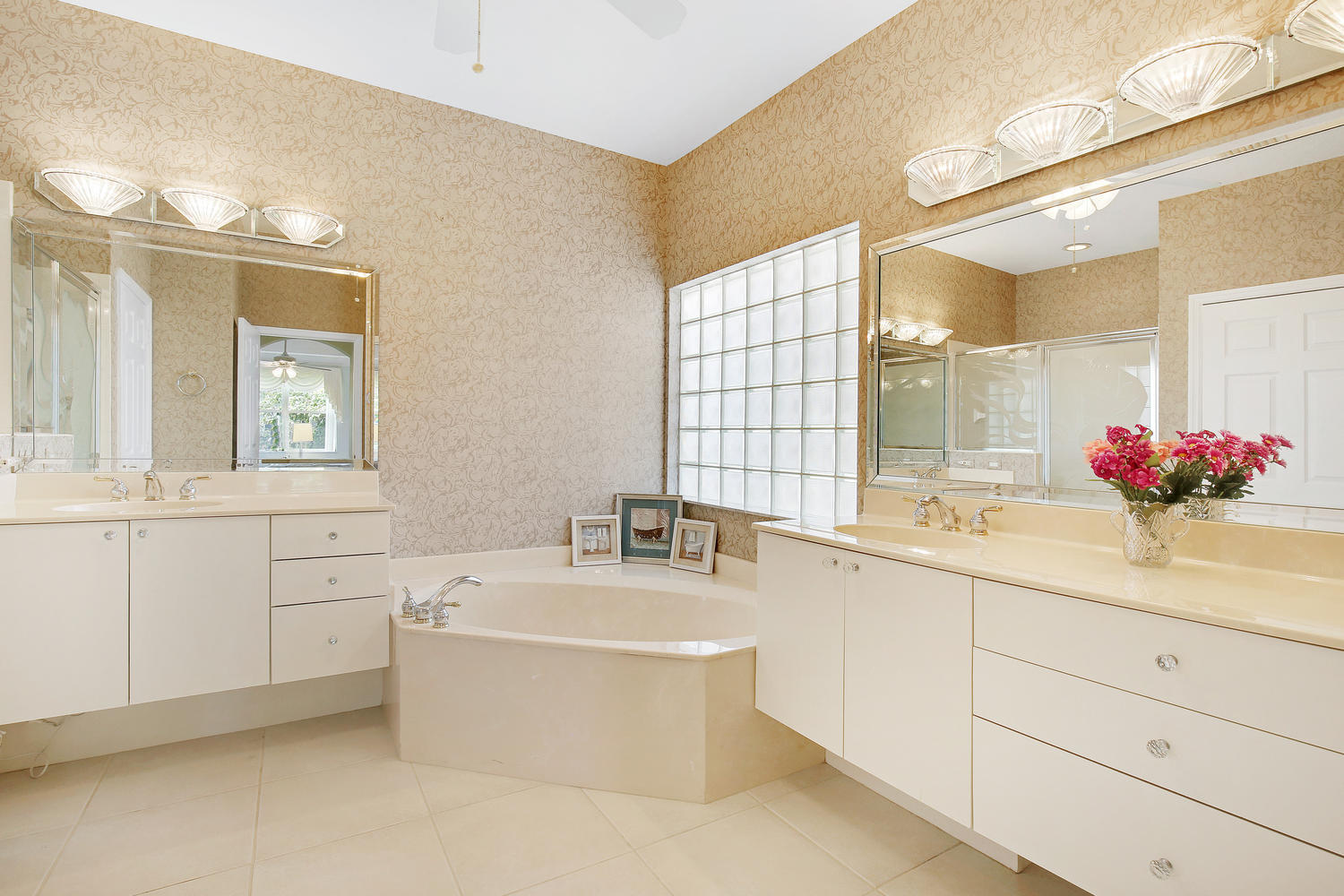 HUNTINGTON WALK 1 - Residential