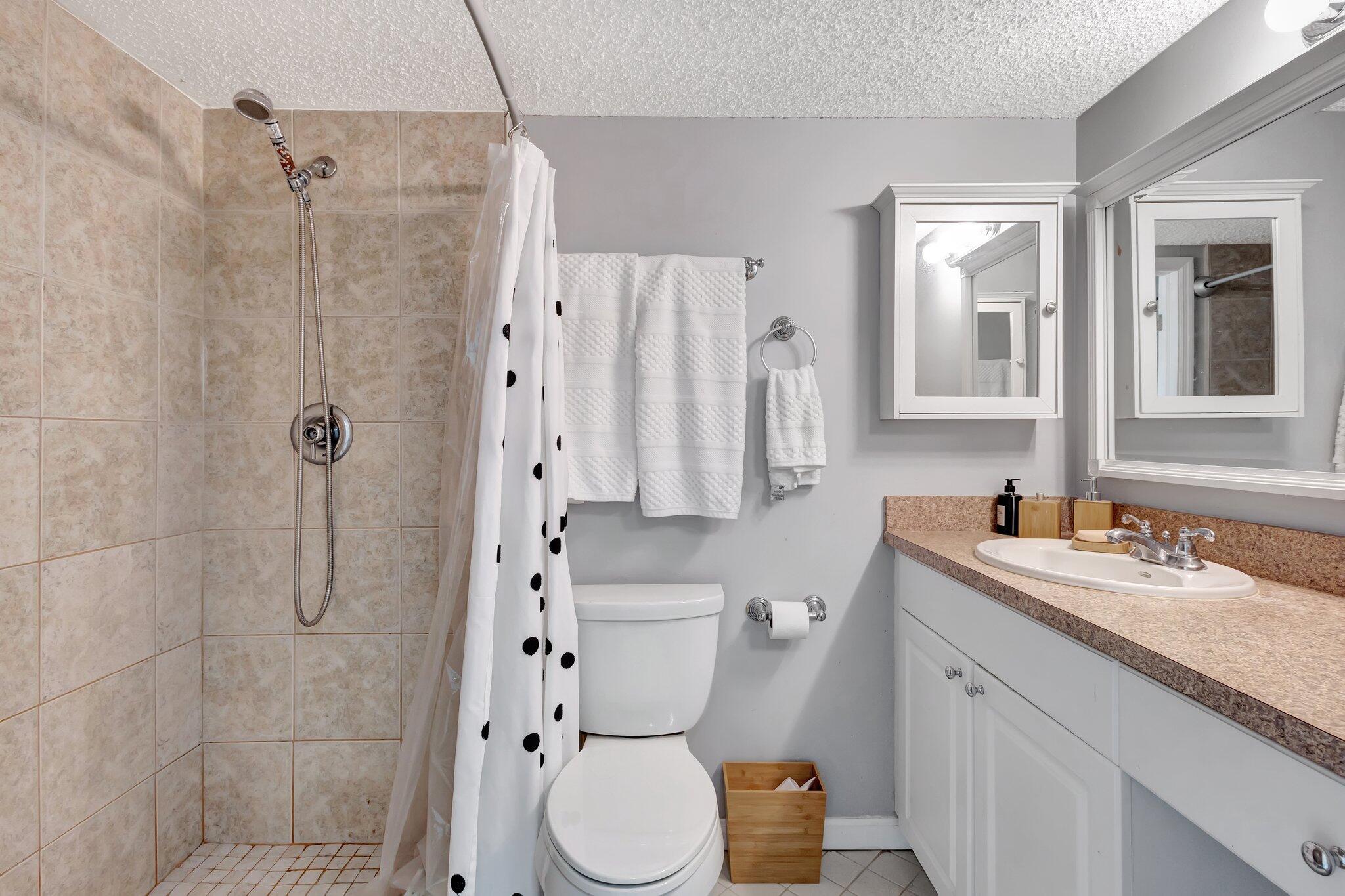 FRENCH QUARTER 3 - Residential Lease