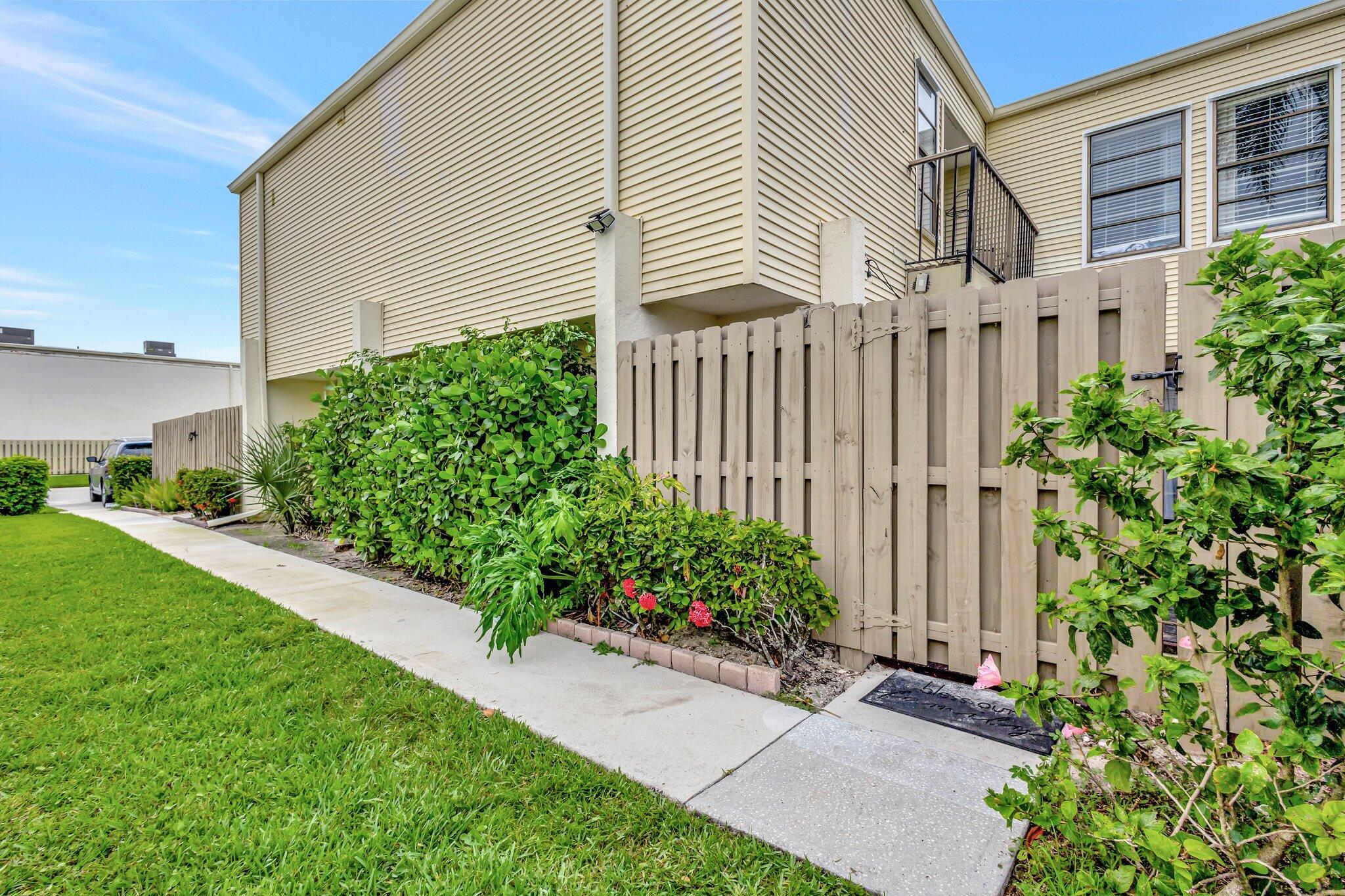 FRENCH QUARTER 3 - Residential Lease