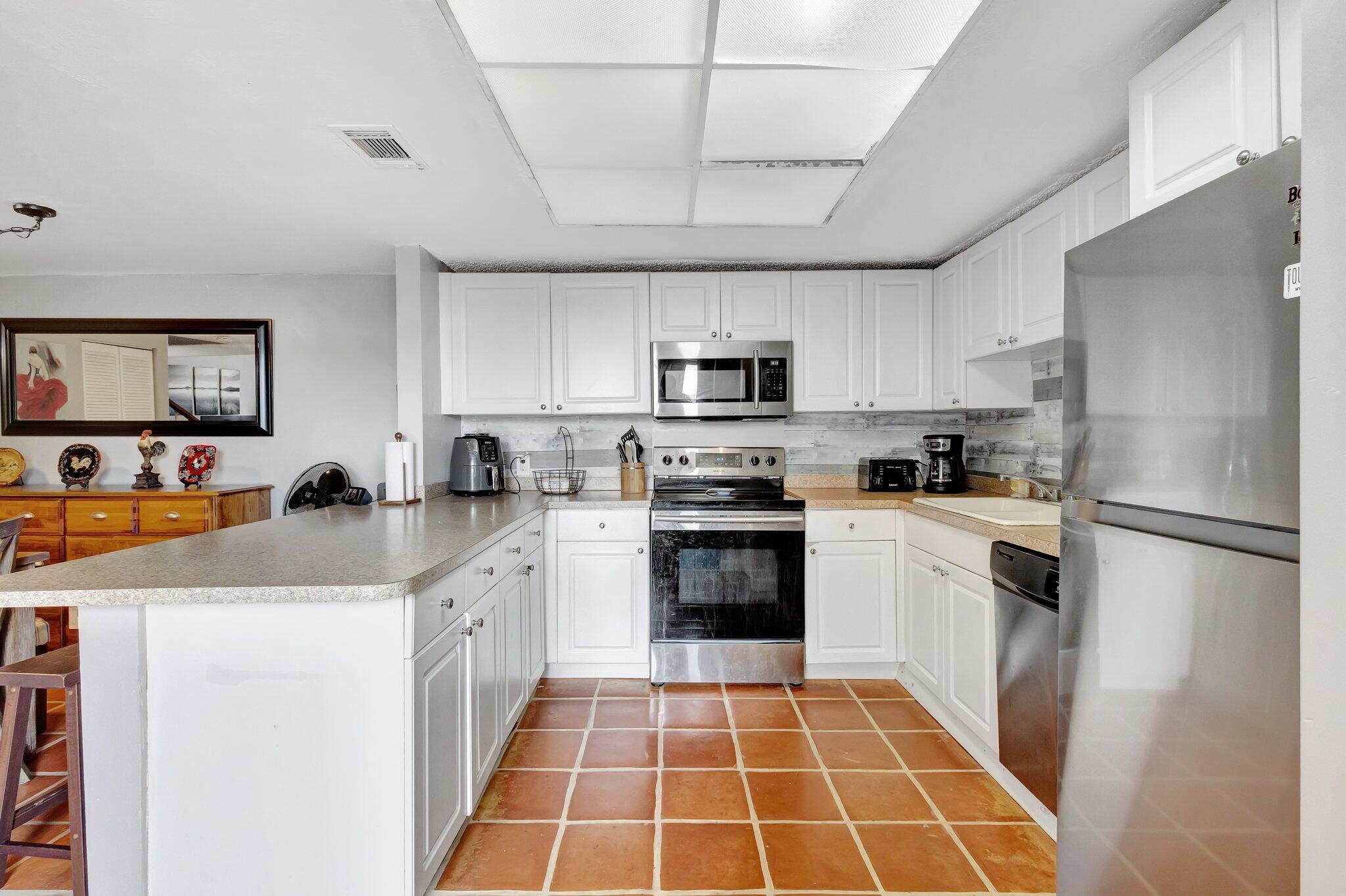 FRENCH QUARTER 3 - Residential Lease