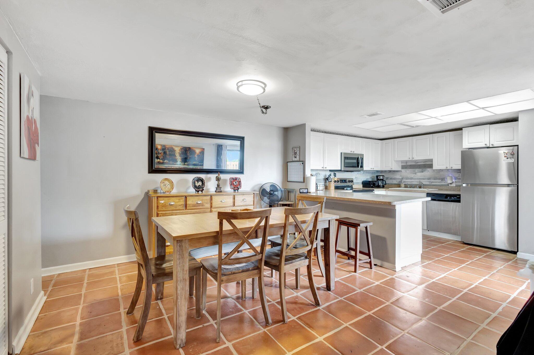 FRENCH QUARTER 3 - Residential Lease