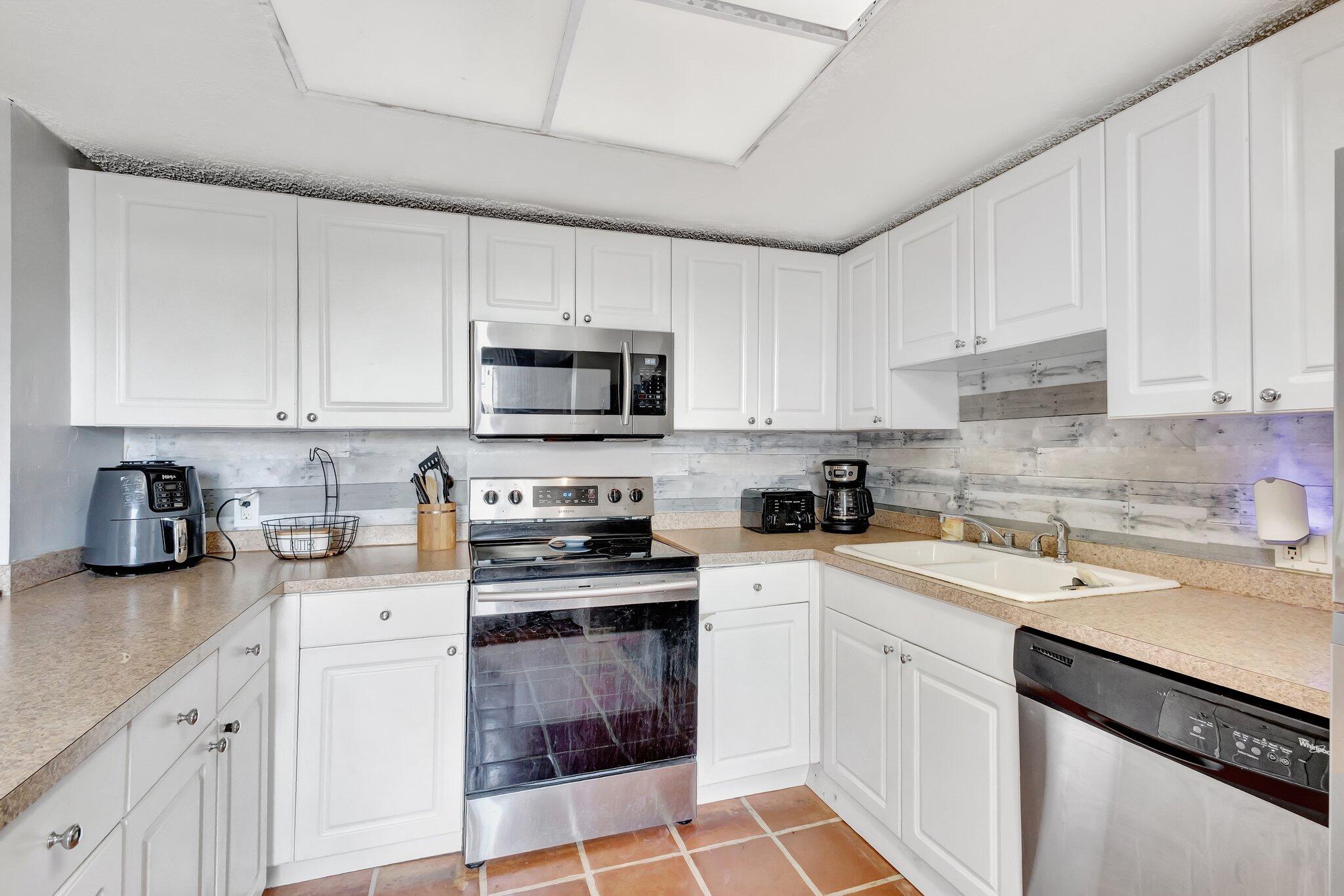 FRENCH QUARTER 3 - Residential Lease