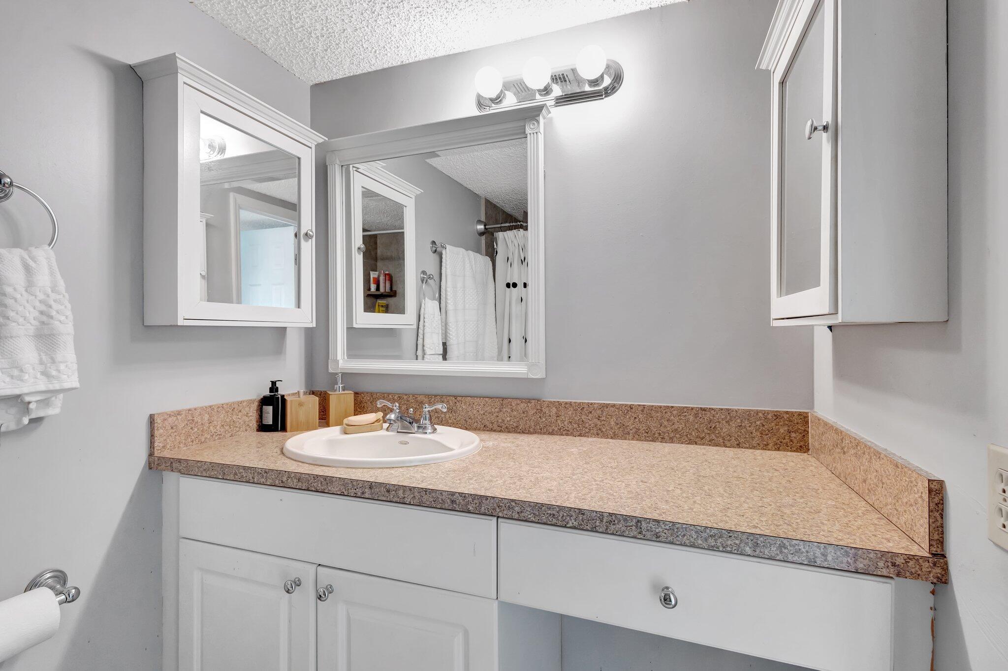 FRENCH QUARTER 3 - Residential Lease