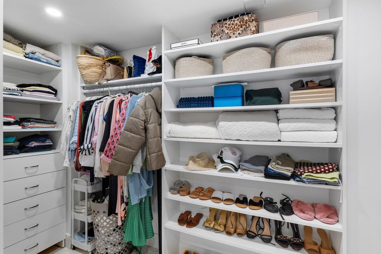 BEACH POINT COND DECL FIL - Residential