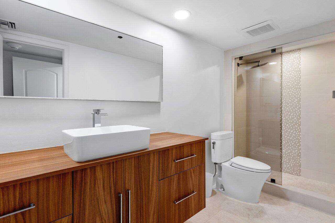 BEACH POINT COND DECL FIL - Residential