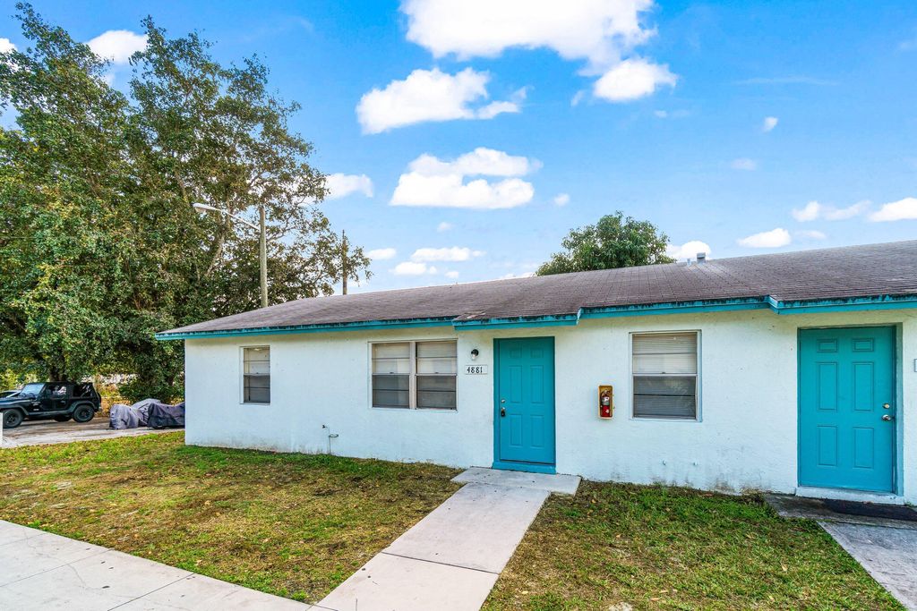 Photo of 4881 Gulfstream Road, Lake Worth, FL 33461 (MLS # R11165015)