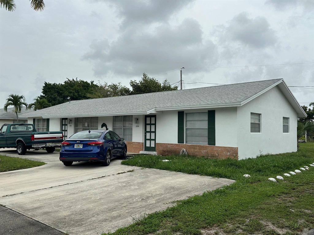Photo of 3797 E Roan Court, Palm Beach Gardens, FL 33403 (MLS # R11107023)