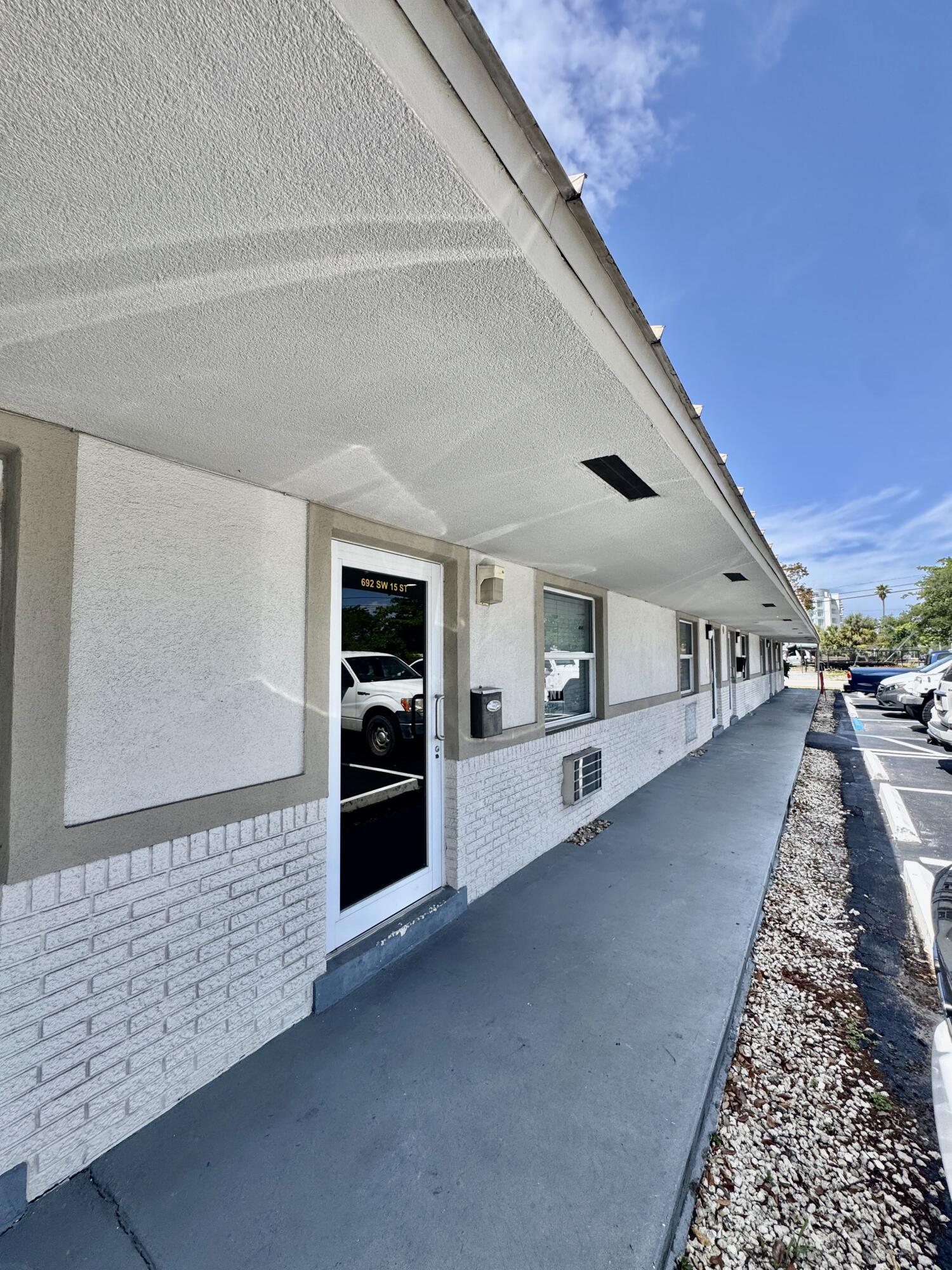 692 SW 15th Street 692