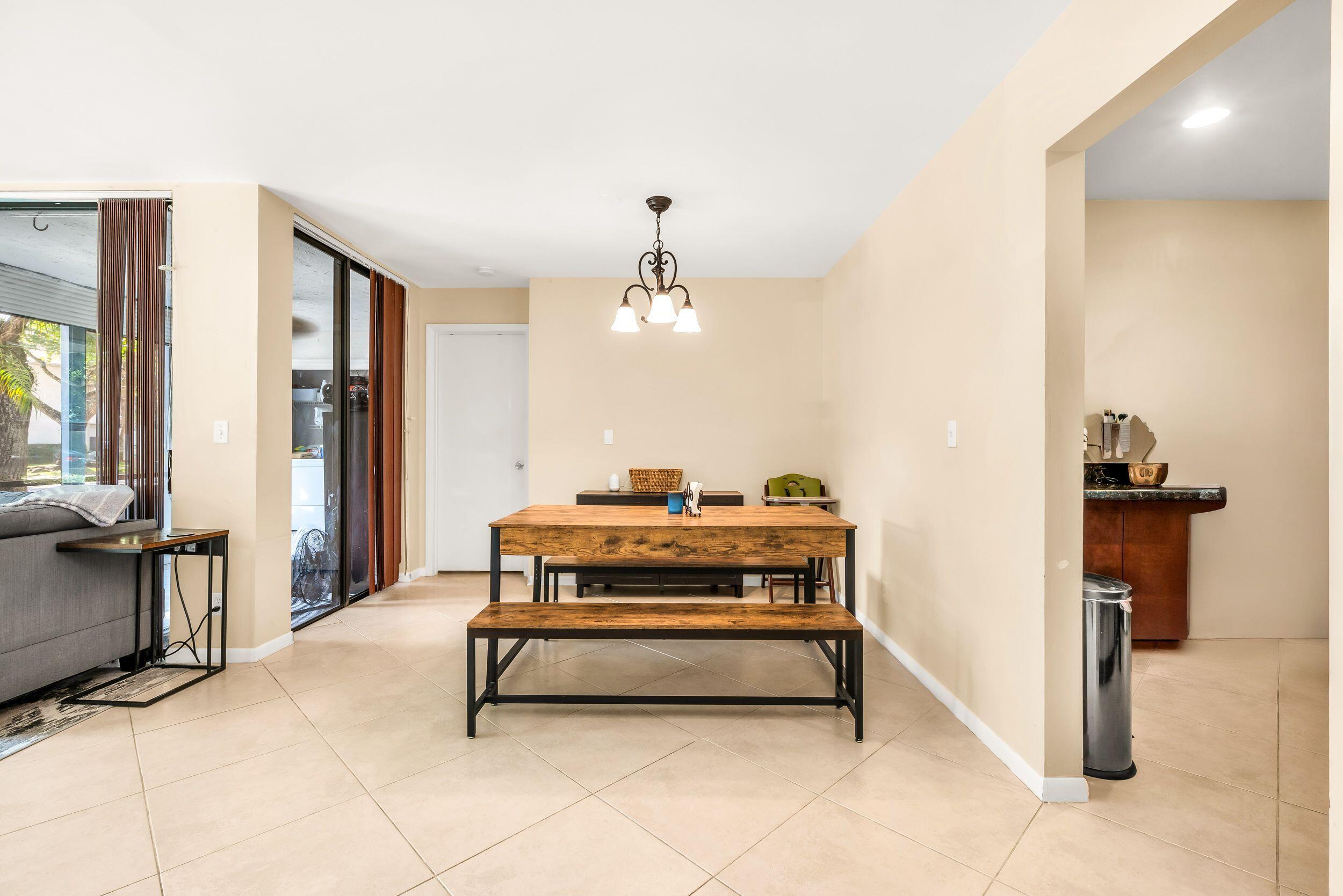 4772 NW 22nd Street 42122