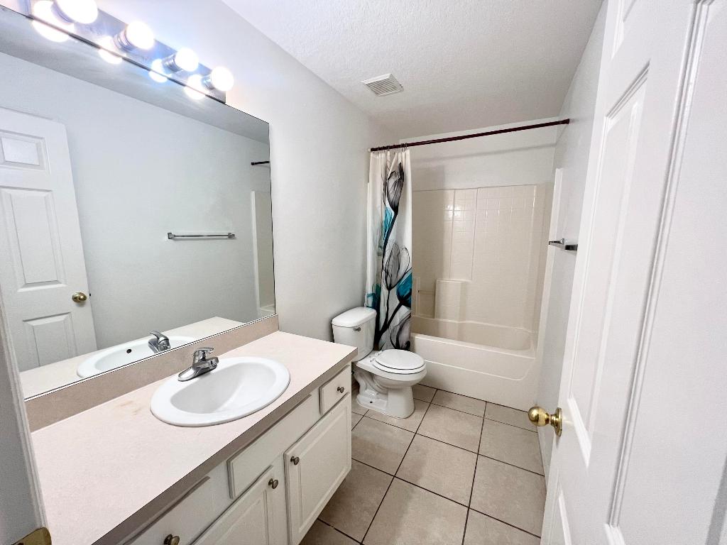 SEBASTIAN HIGHLANDS UNIT 17 - Residential