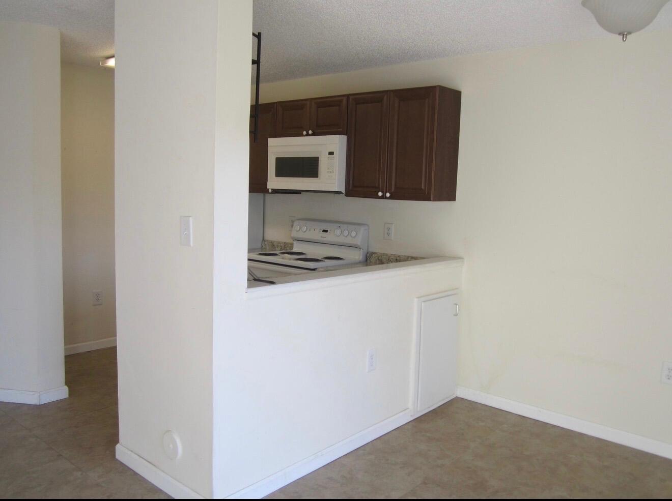 STERLING VILLAGES OF PALM BEACH LAKES CONDO - Residential Lease