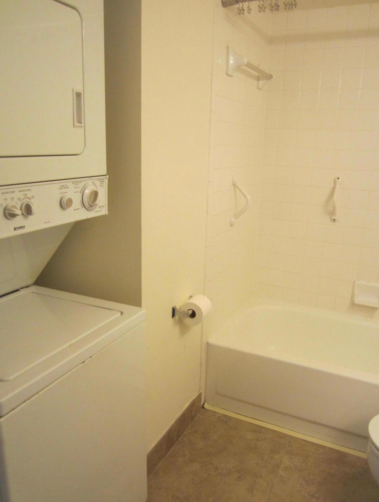 STERLING VILLAGES OF PALM BEACH LAKES CONDO - Residential Lease
