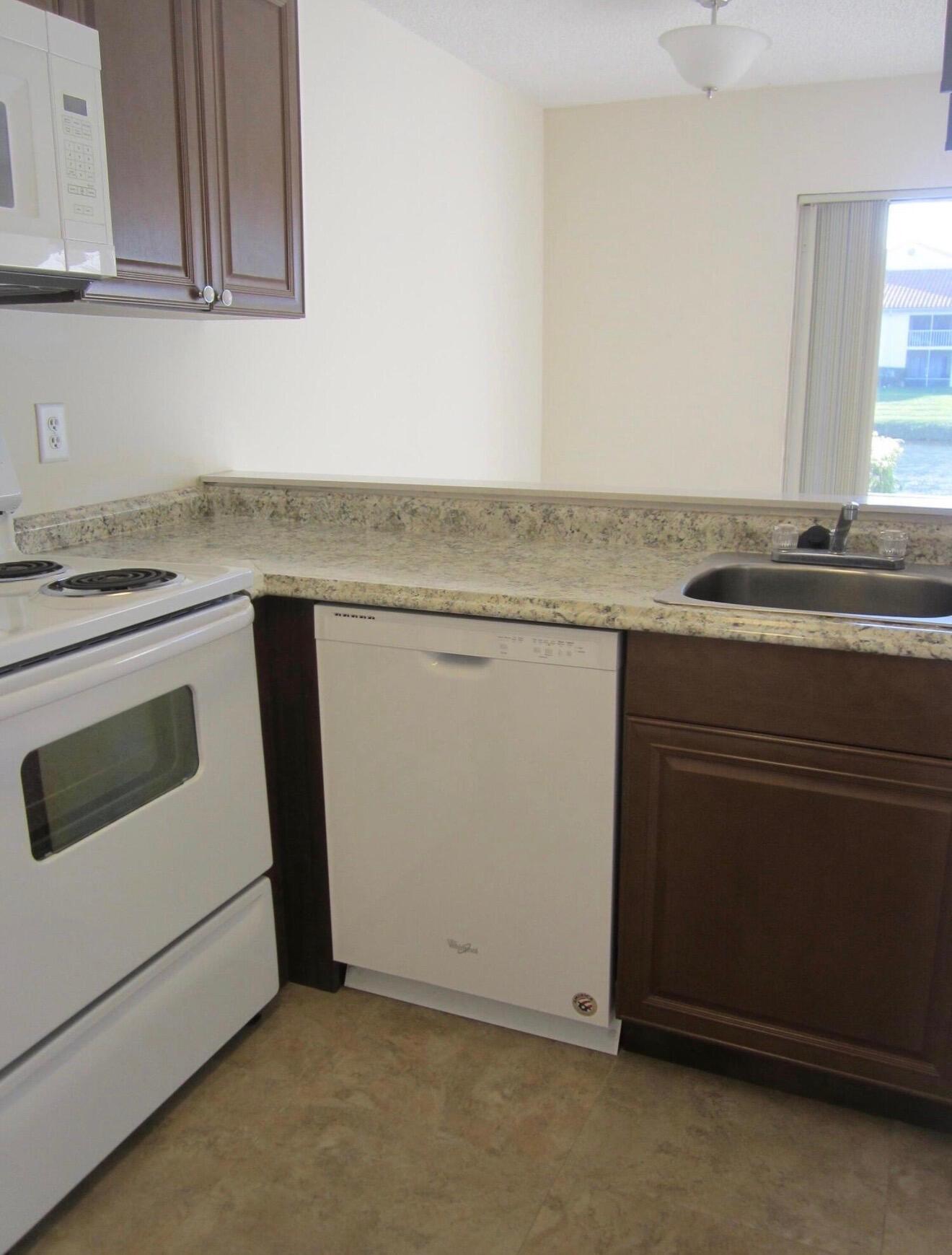 STERLING VILLAGES OF PALM BEACH LAKES CONDO - Residential Lease