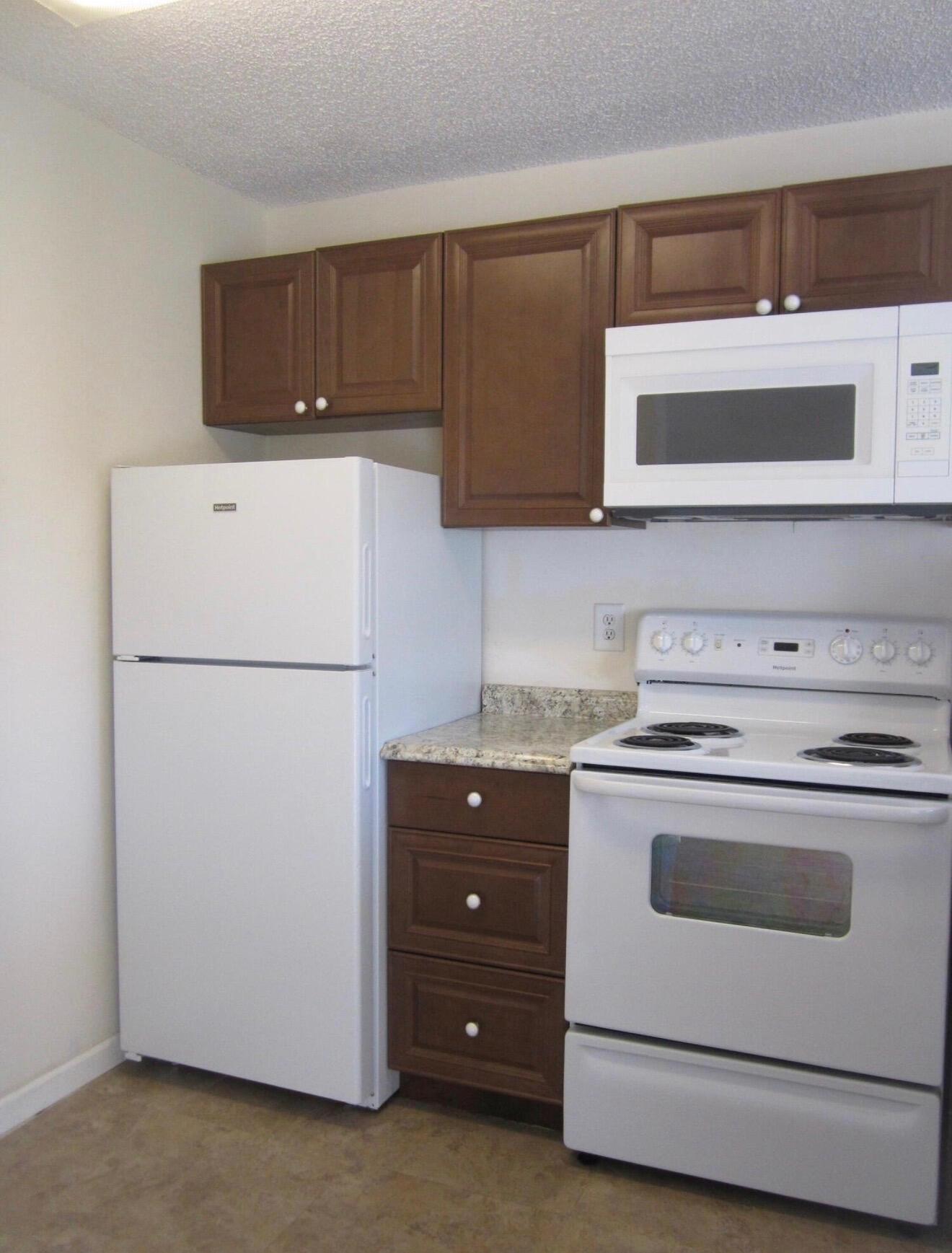 STERLING VILLAGES OF PALM BEACH LAKES CONDO - Residential Lease