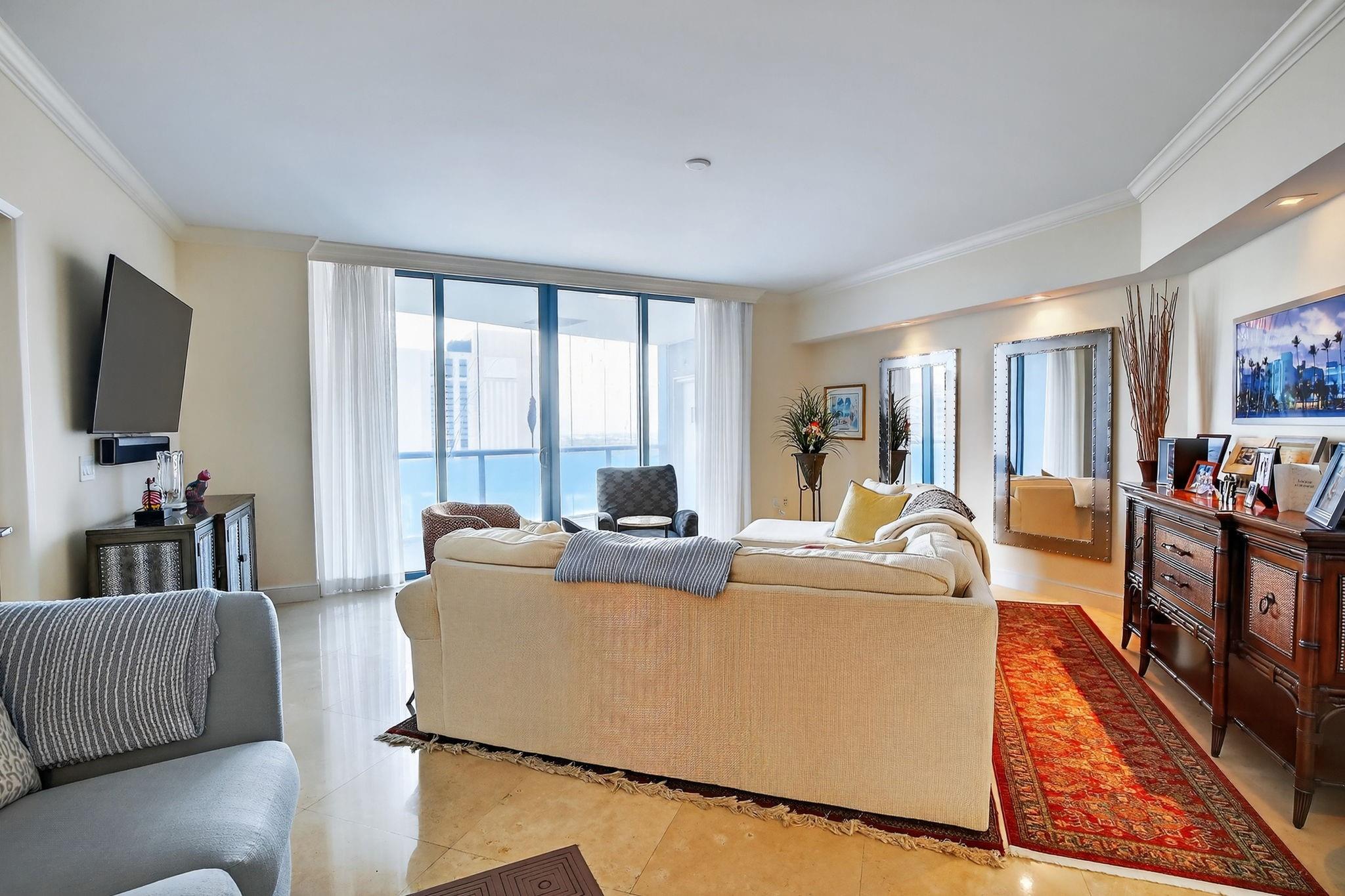 LAS OLAS RIVER HOUSE COND - Residential