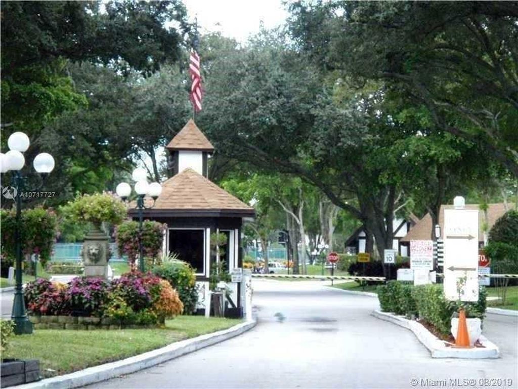 Photo of 3720 Inverrary Drive #2I, Lauderhill, FL 33319 (MLS # F10497390)