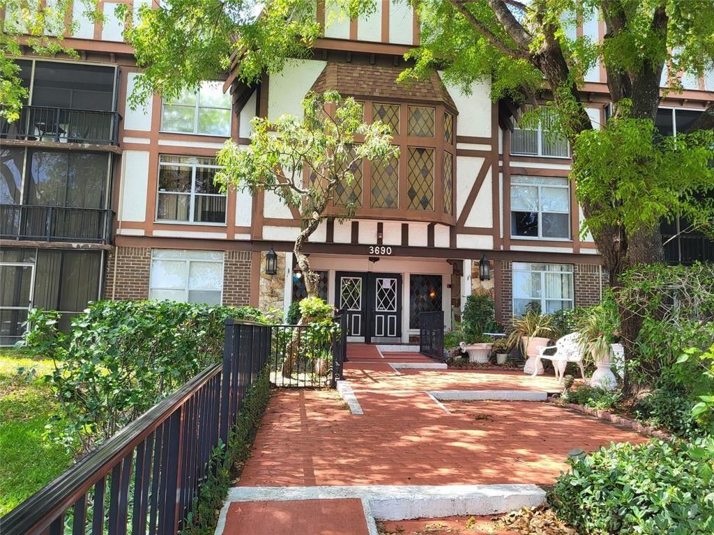 Photo of 3720 Inverrary Drive #2I, Lauderhill, FL 33319 (MLS # F10497390)