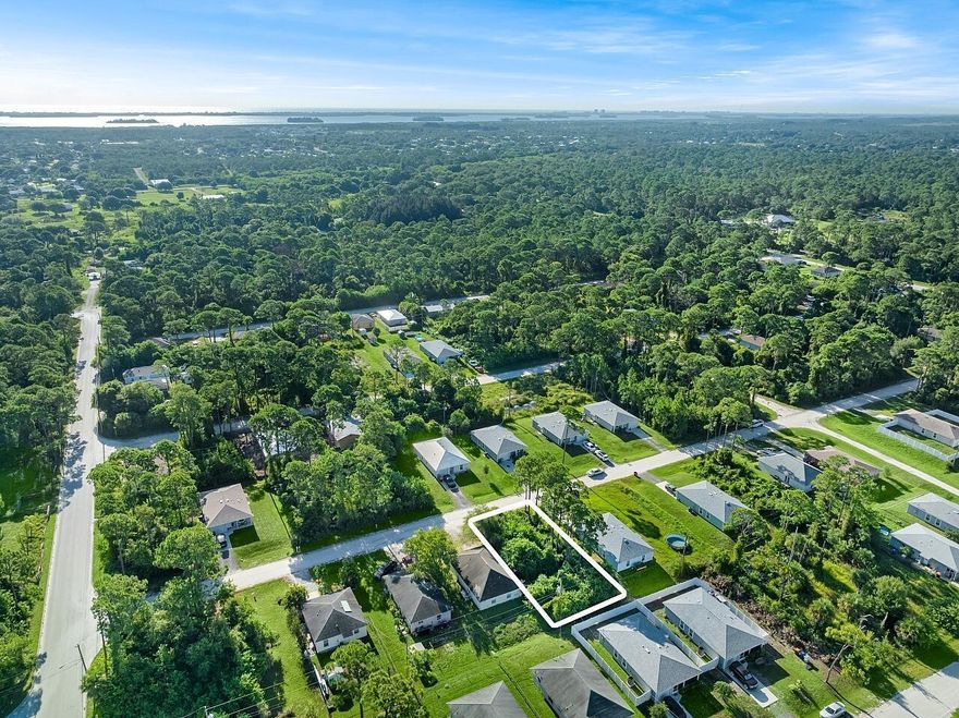 Prime buildable lot in Oslo Park/Dixie Heights. Existing Neighborhood central in Vero Beach. No HOA. Center lot dimensions 50x100. Electricity available. Near by homes $300k plus!