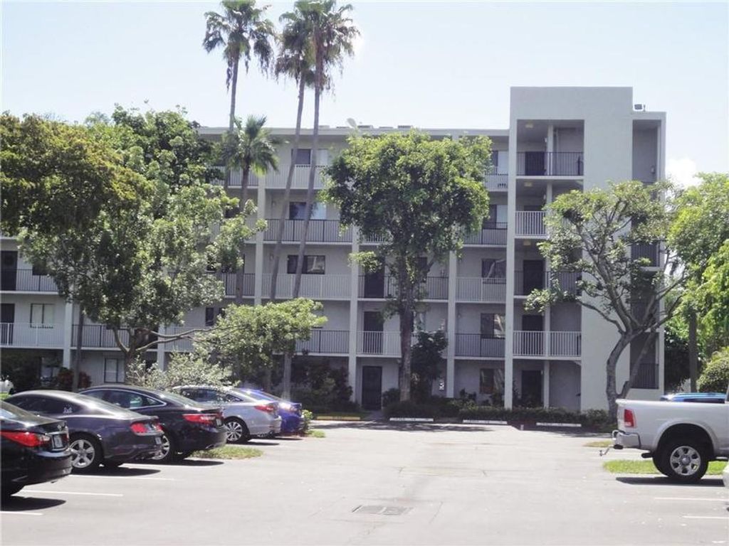 Photo of 2213 Cypress Island Drive #308, Pompano Beach, FL 33069 (MLS # B26025299)