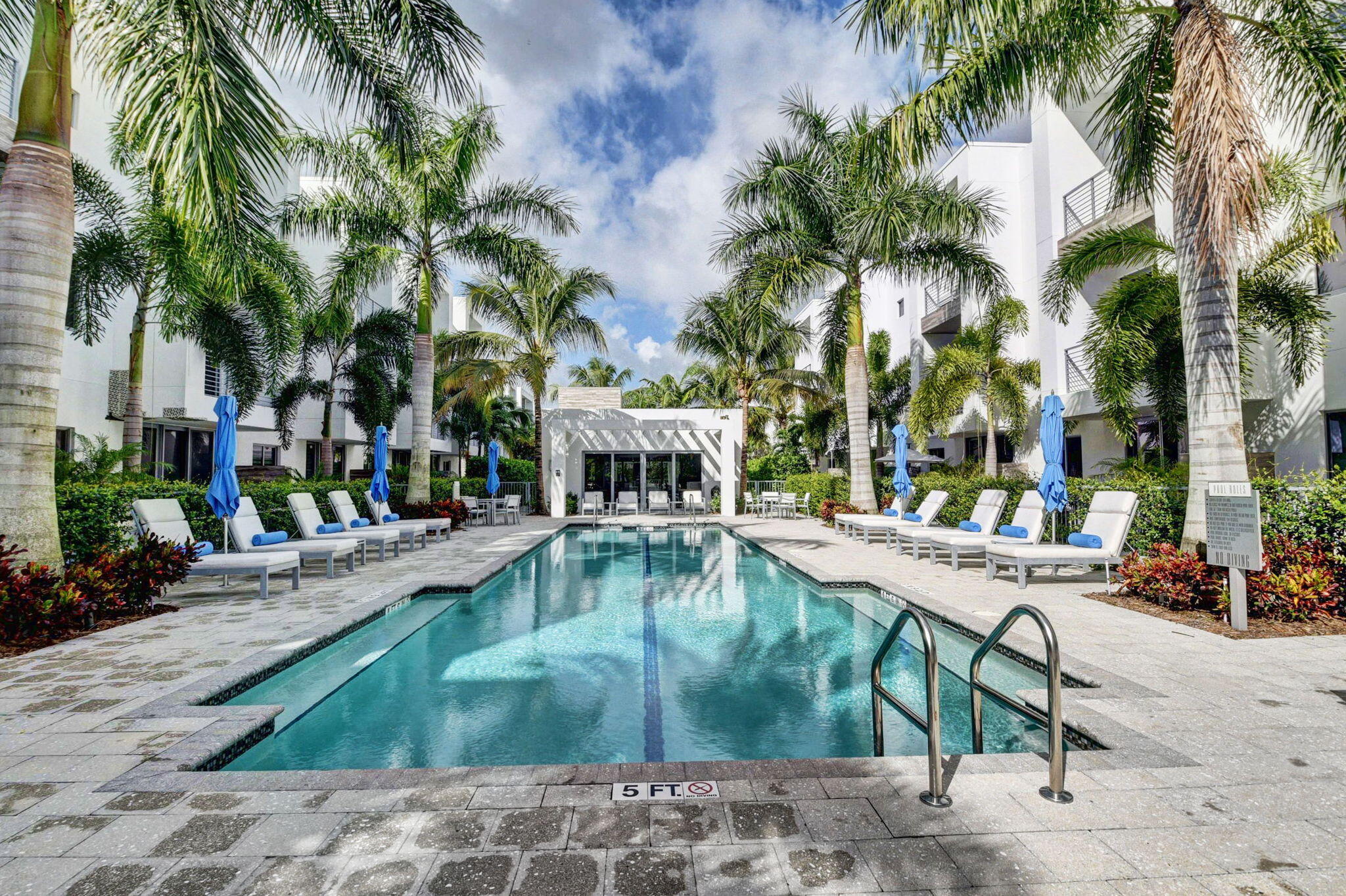 SPANISH RIVER TOWNHOMES - Residential