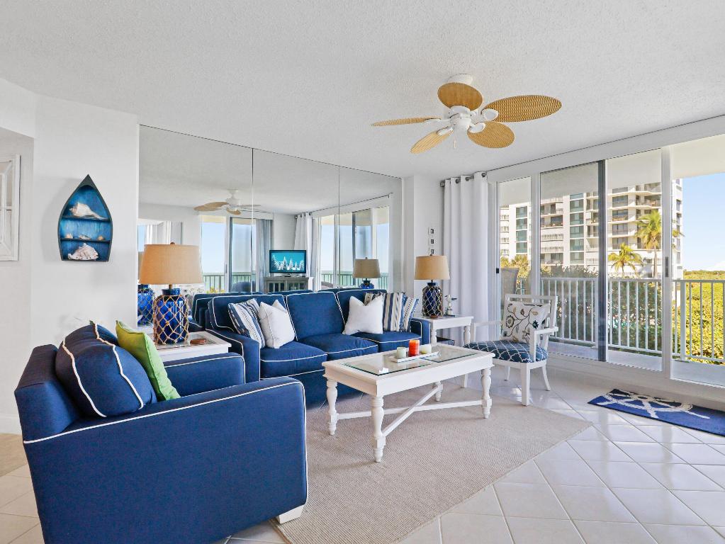 AQUANIQUE OCEAN CLUB, A CONDOMINIUM - Residential Lease