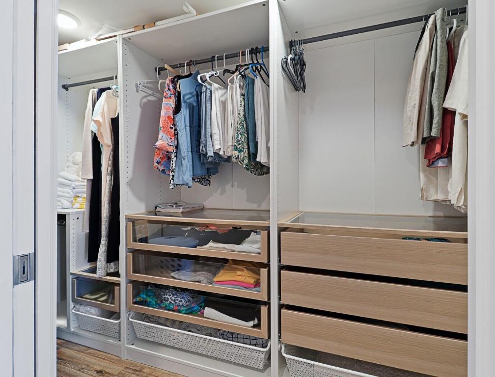 AQUANIQUE OCEAN CLUB, A CONDOMINIUM - Residential Lease