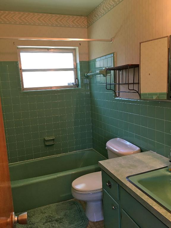 MONTEZ GARDENS - Residential Lease