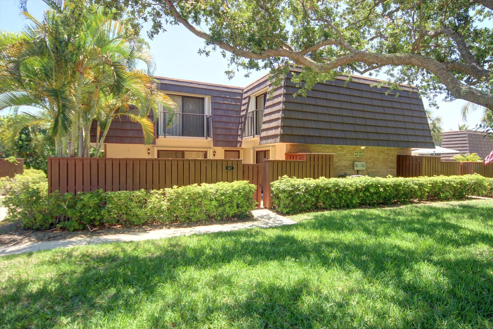 Enjoy location of the Lake at the Bluffs Townhouse. Minutes to Jupiter beach. Nicely updated unit with outside patio which is enjoyable for entertaining & BBQ. Community pool /pickleball walking distance from unit. Close to shops, dining & entertainment. Available for season Jan 1, 2026.