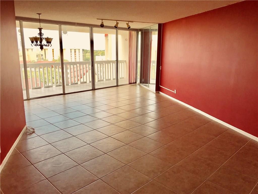 ENVIRON I CONDO 9 UNIT 8R - Residential