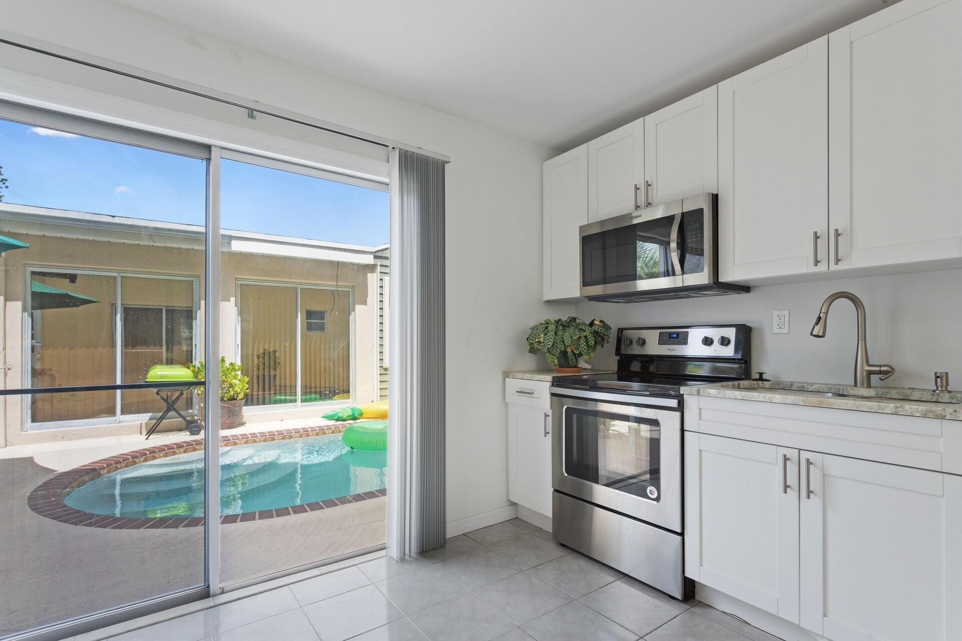 LAKE WORTH TOWN OF - Residential Lease