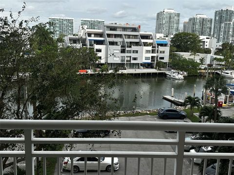 Condominium in Sunny Isles Beach FL 400 Kings Point Dr Dr.jpg