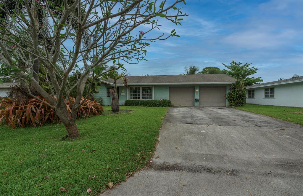 Photo of 4091 Lakespur Circle N, Palm Beach Gardens, FL 33410 (MLS # R10692641)