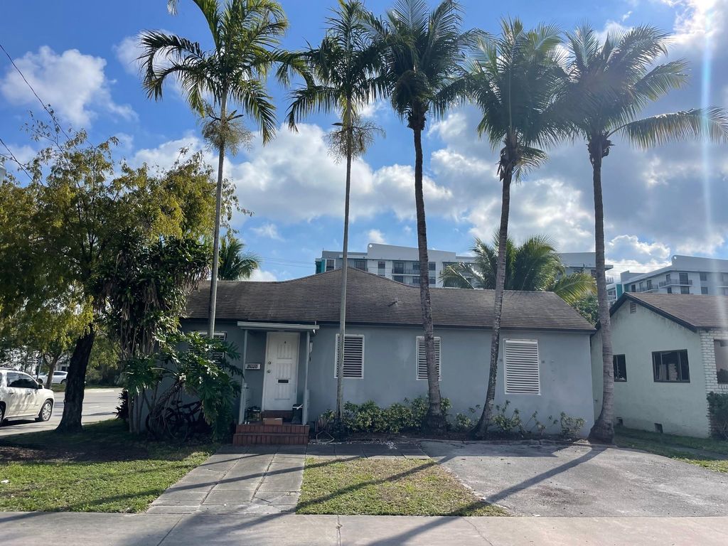 Photo of 2000 Polk St, Hollywood, FL 33020 (MLS # F10541691)