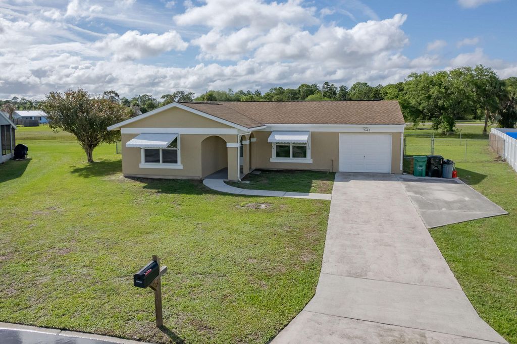 Photo of 2042 SE Oxmoor Terrace, Port Saint Lucie, FL 34952 (MLS # B26013516)