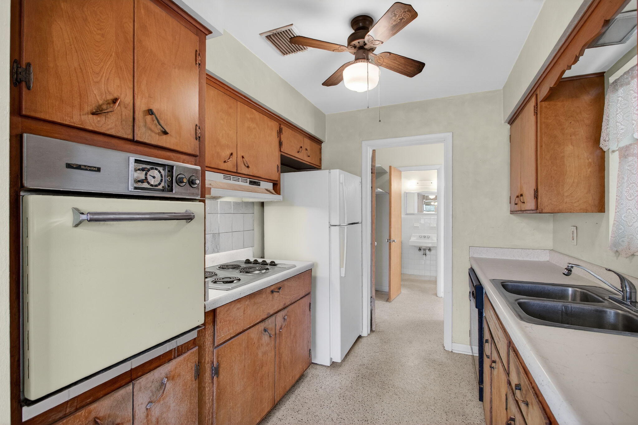 CRESTWOOD - Residential