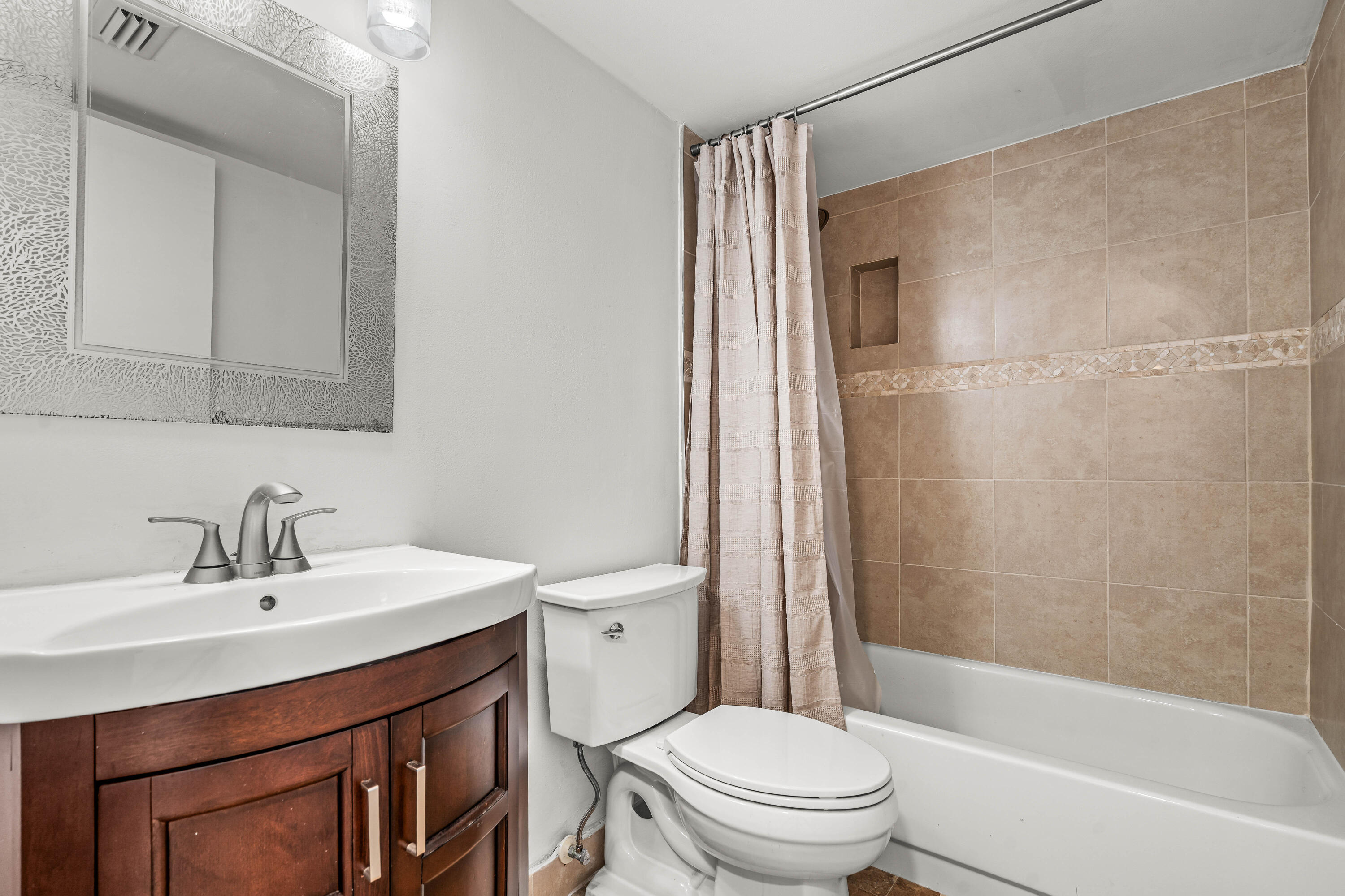 COVES AT PARKWALK CONDO - Residential Lease