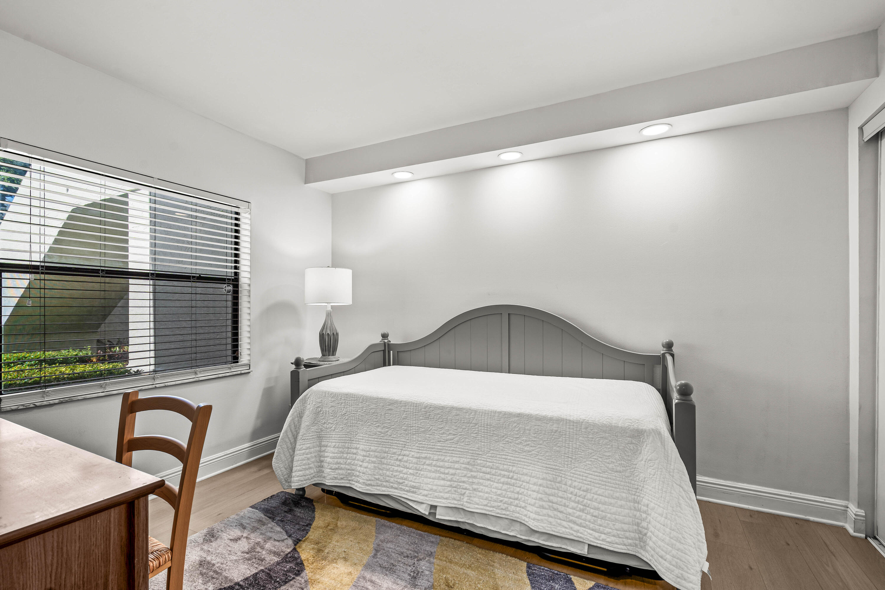 COVES AT PARKWALK CONDO - Residential Lease