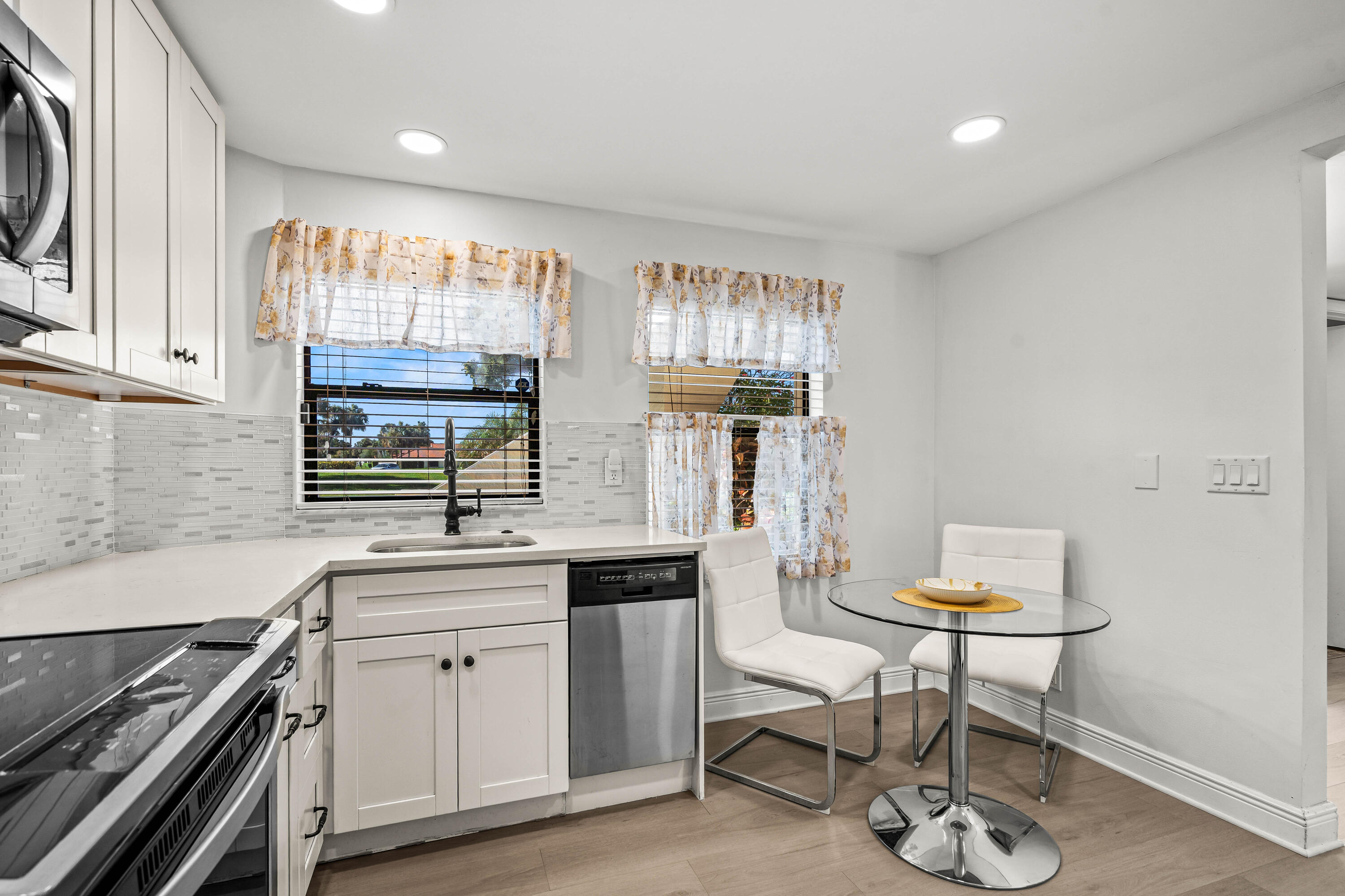 COVES AT PARKWALK CONDO - Residential Lease