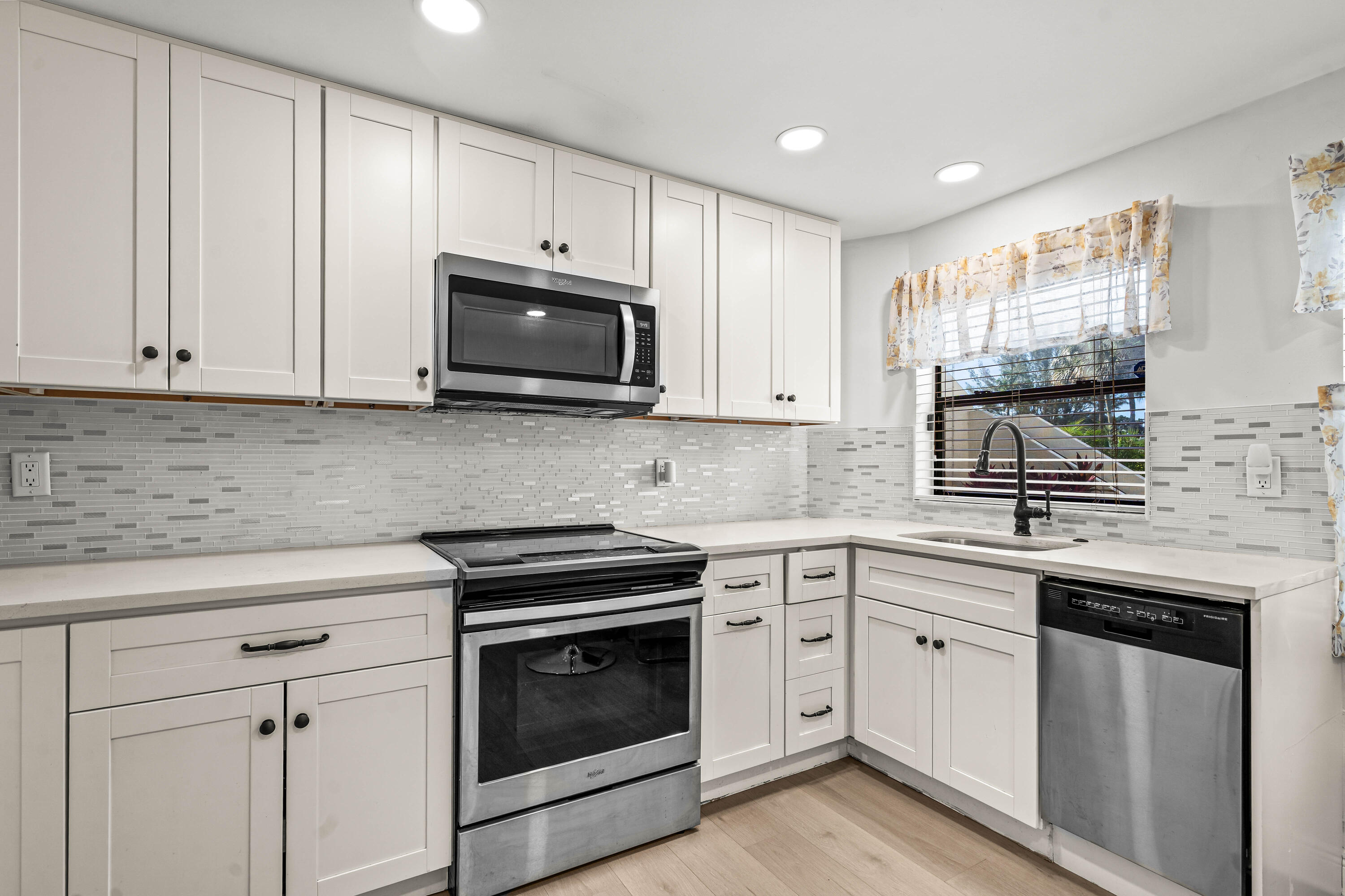 COVES AT PARKWALK CONDO - Residential Lease
