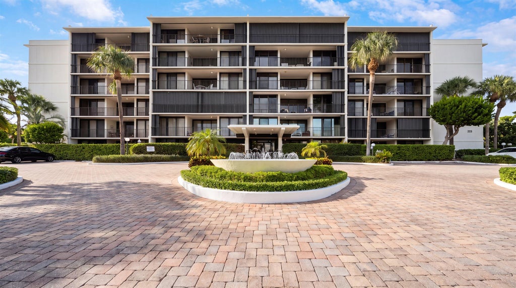 Photo of 225 S Beach Road, Jupiter, FL 33469 (MLS # B26053341)
