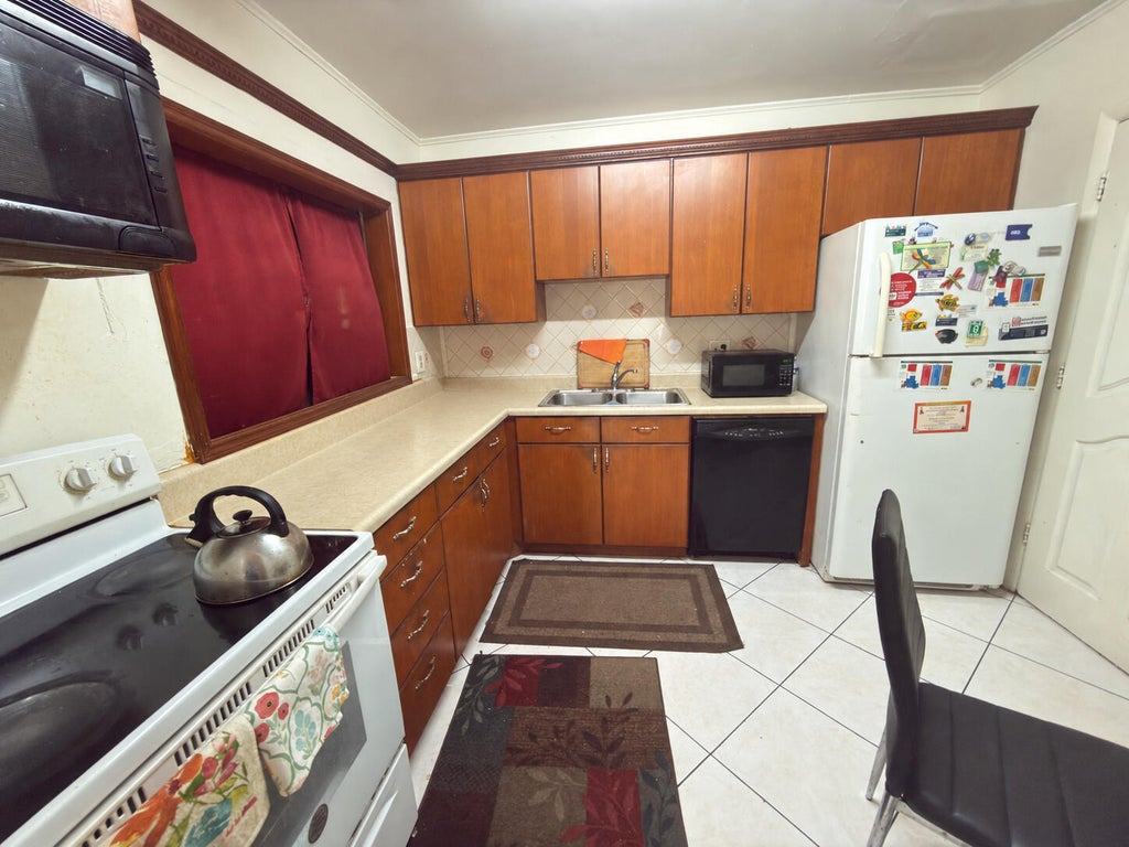 Photo of 1600 NW 47TH Avenue, Lauderhill, FL 33313 (MLS # B26091354)