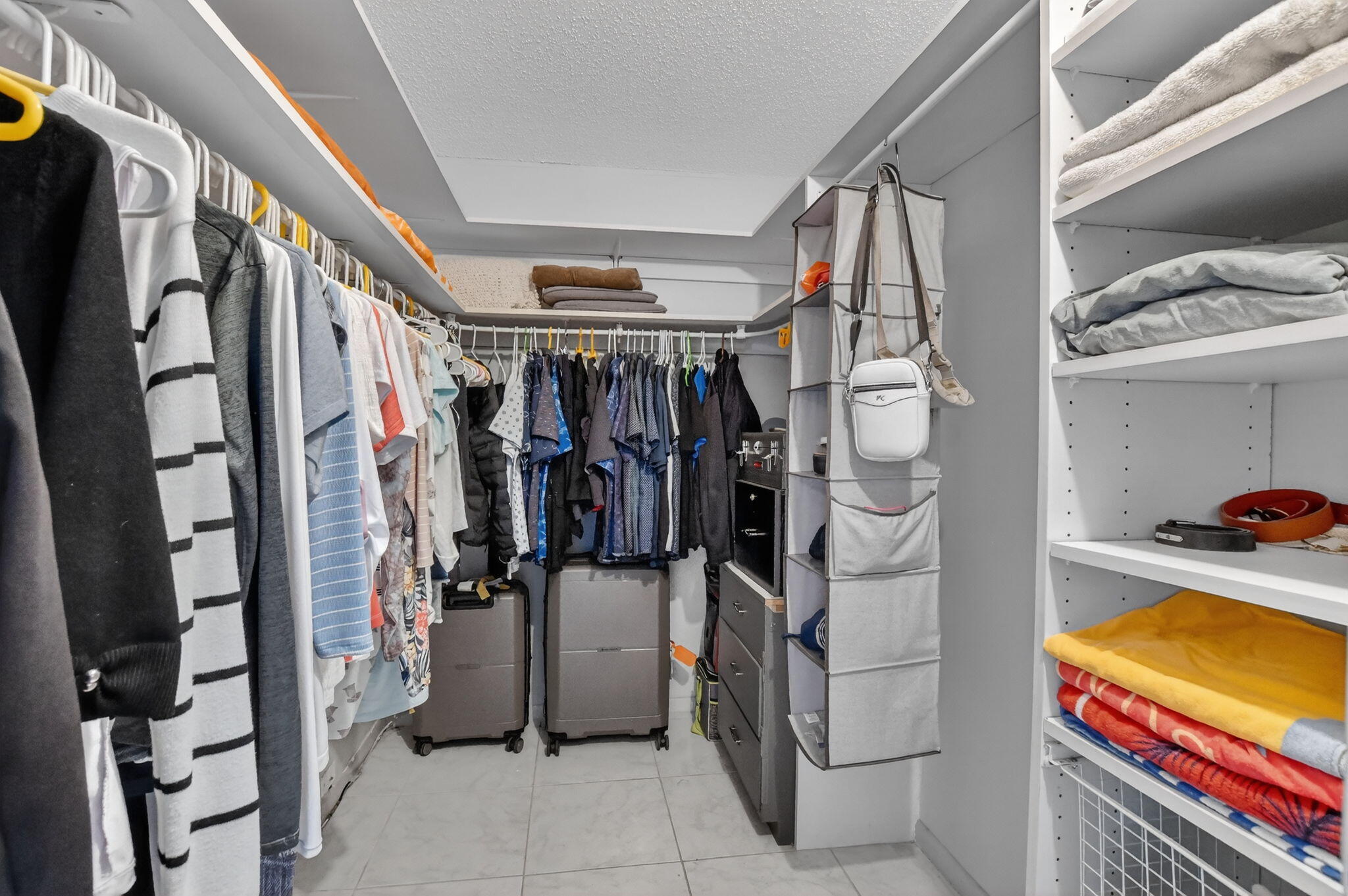 OAKRIDGE V CONDO - Residential