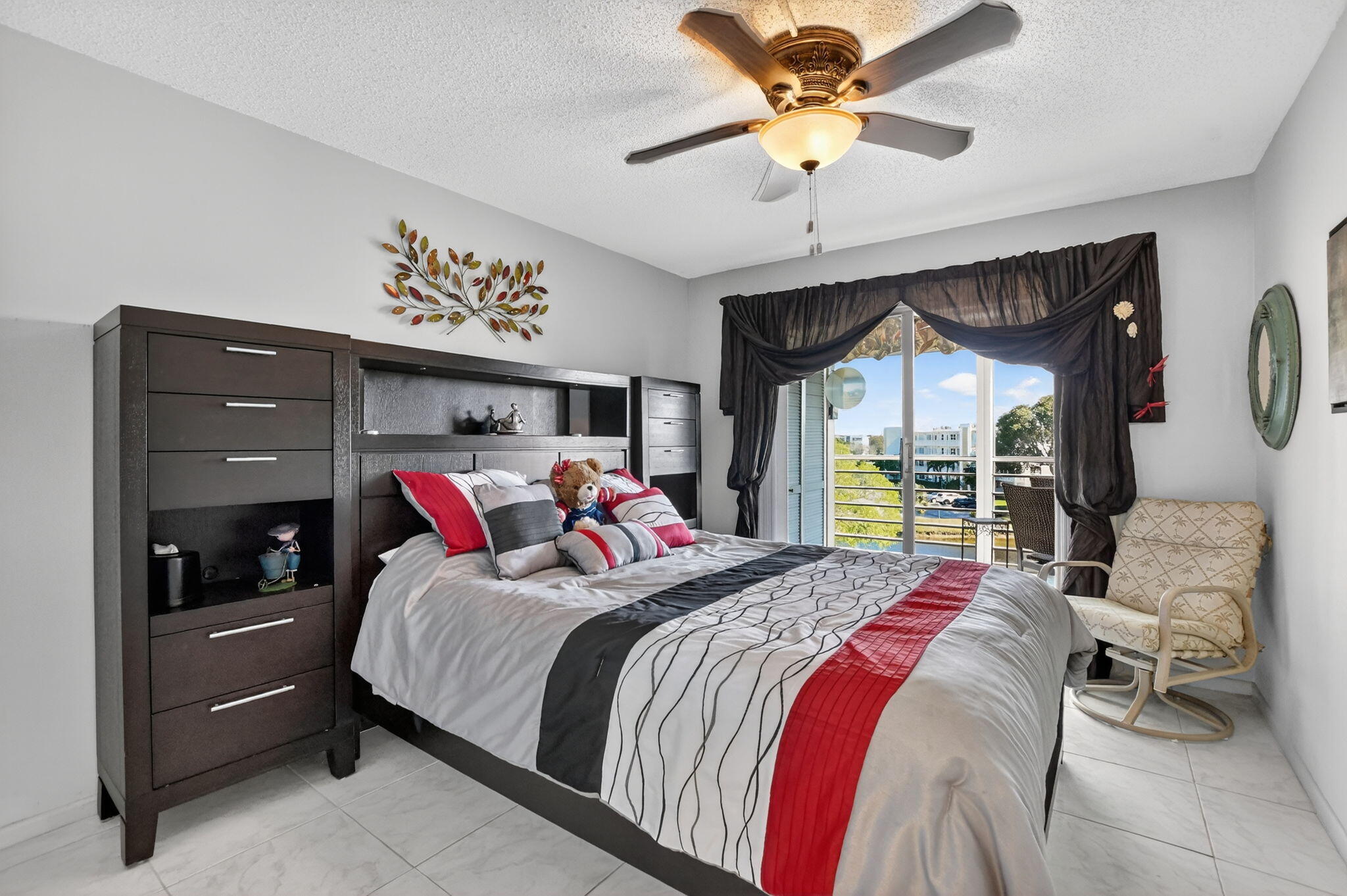 OAKRIDGE V CONDO - Residential