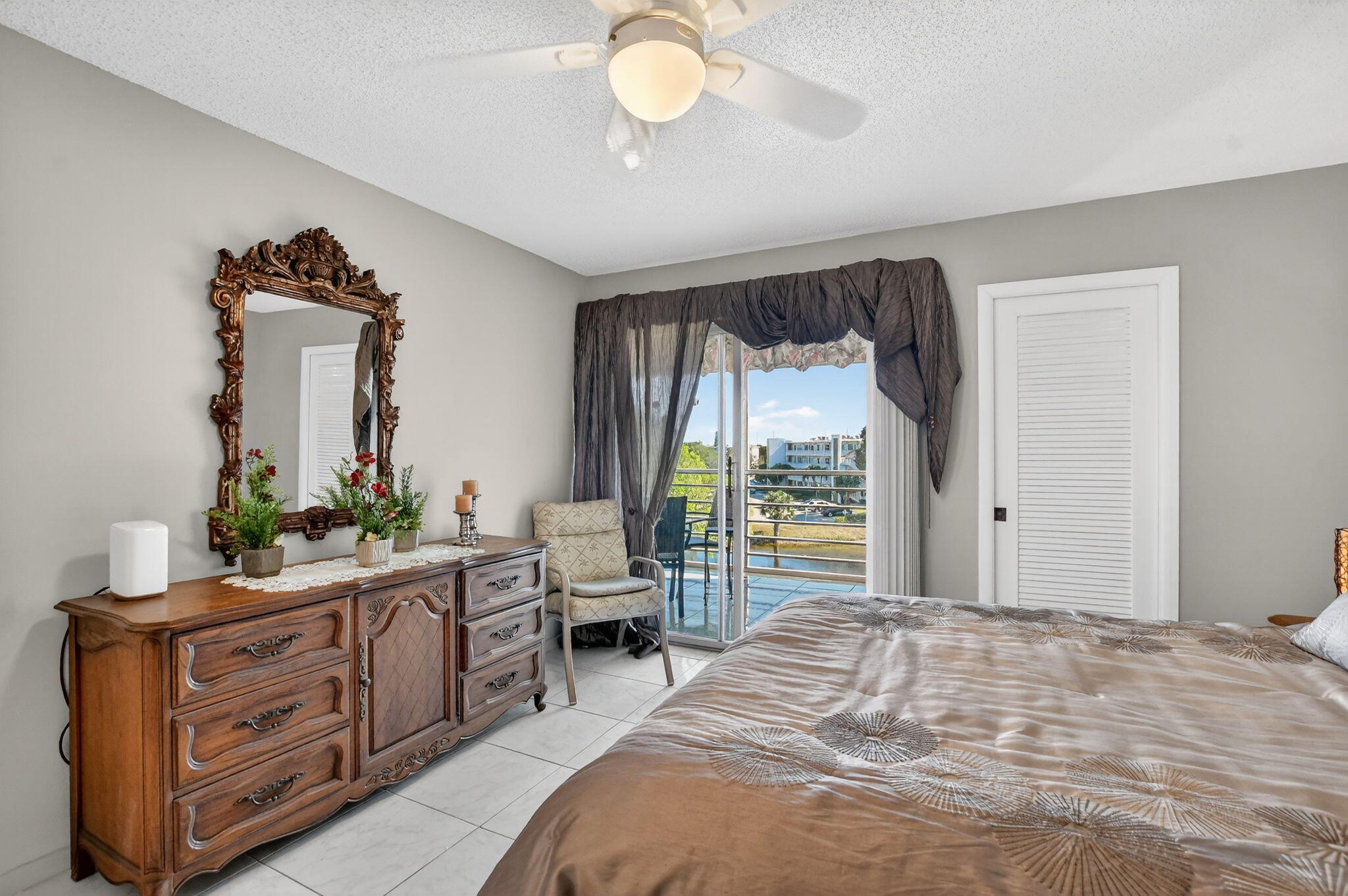 OAKRIDGE V CONDO - Residential