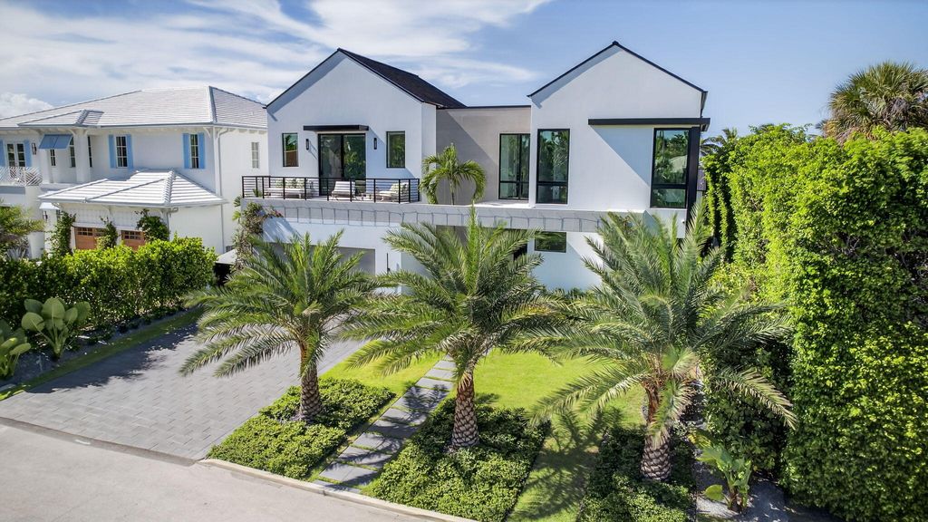 Photo of 123 Murray Road, West Palm Beach, FL 33405 (MLS # B26037621)