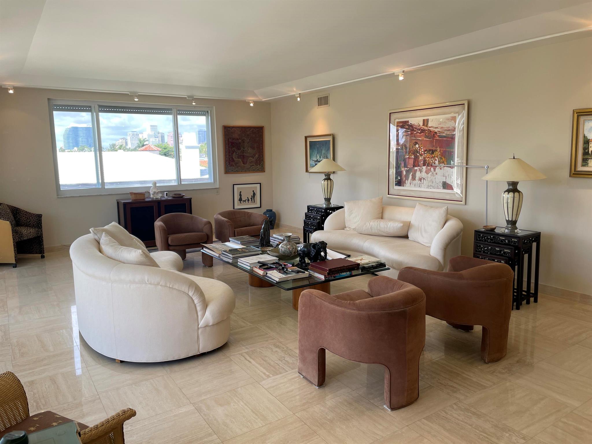 REGENCY SIX CONDO - Residential