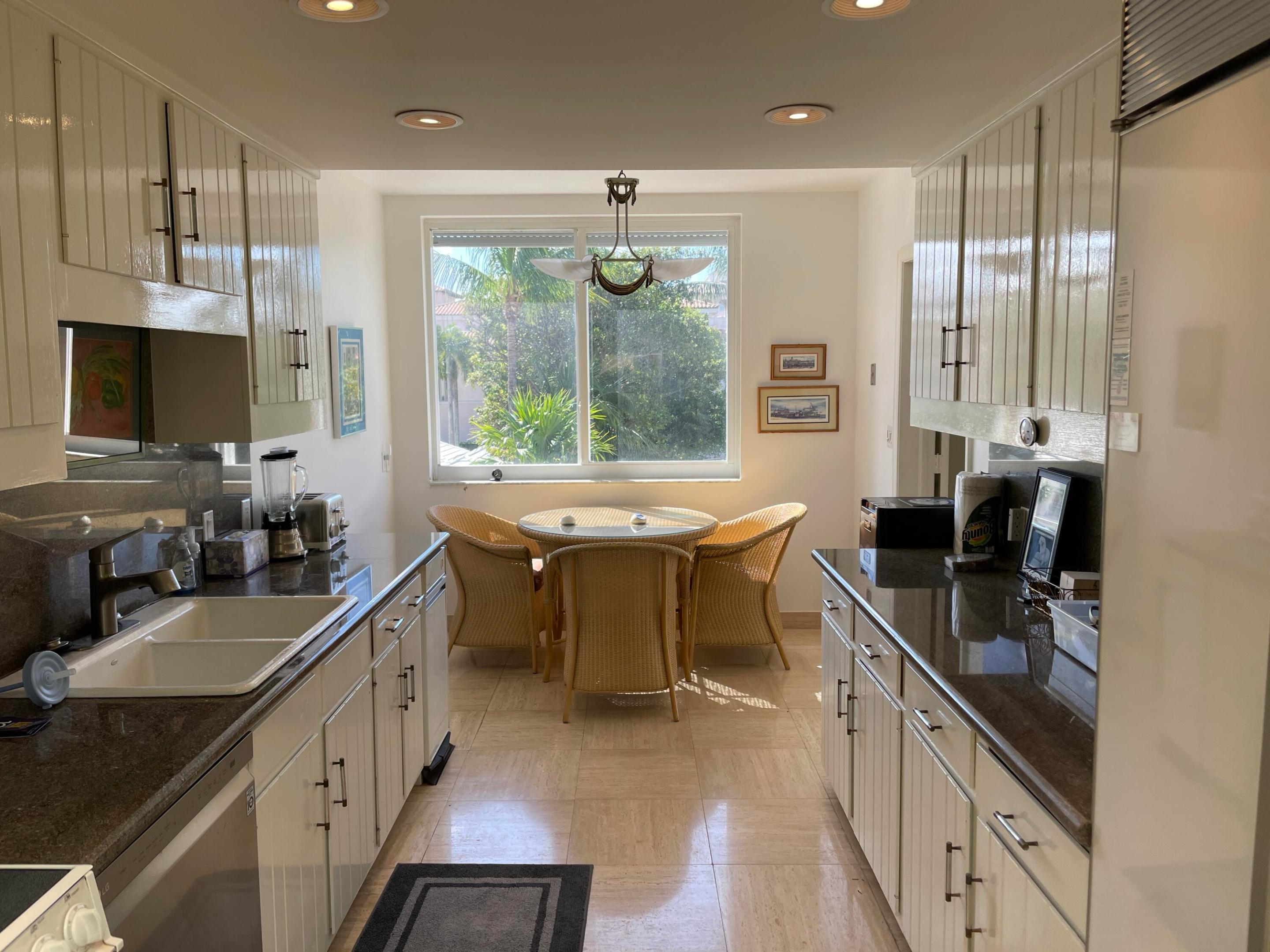 REGENCY SIX CONDO - Residential