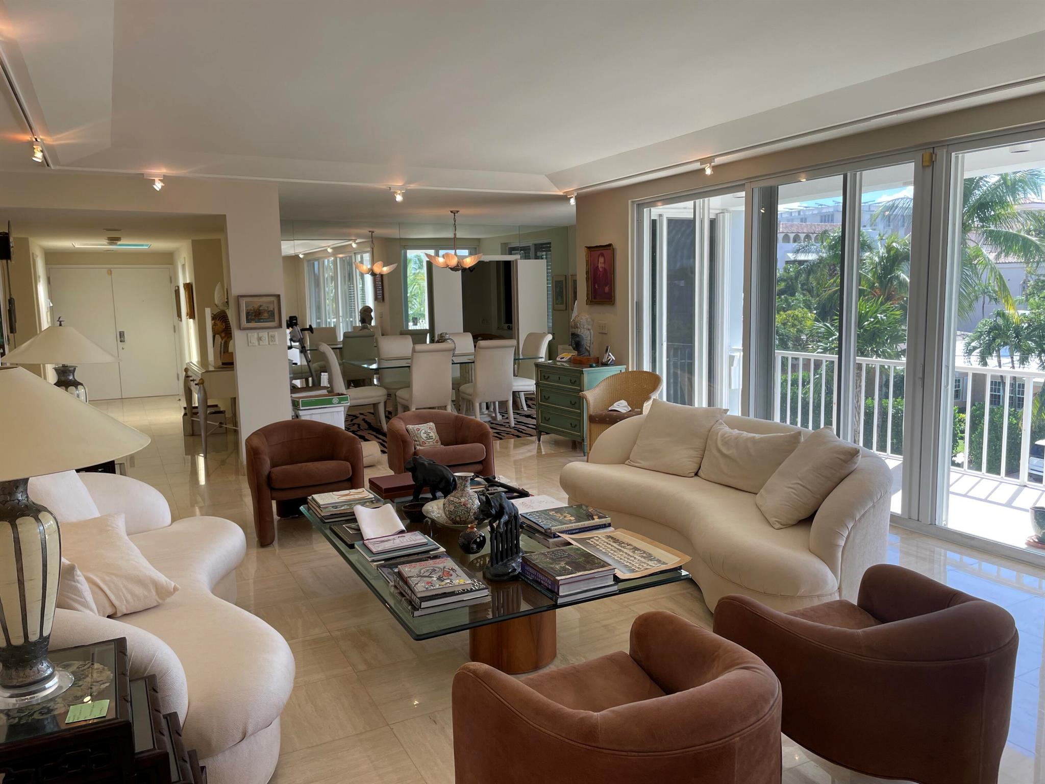 REGENCY SIX CONDO - Residential