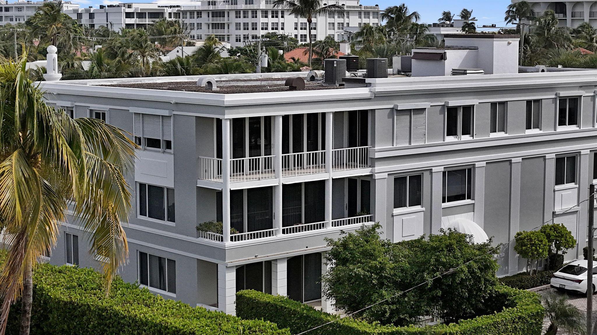 REGENCY SIX CONDO - Residential