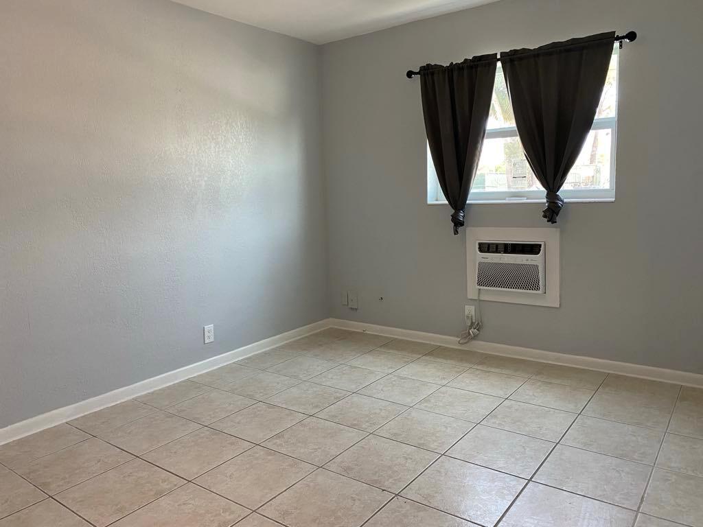 810 Lake Shore Drive 17
